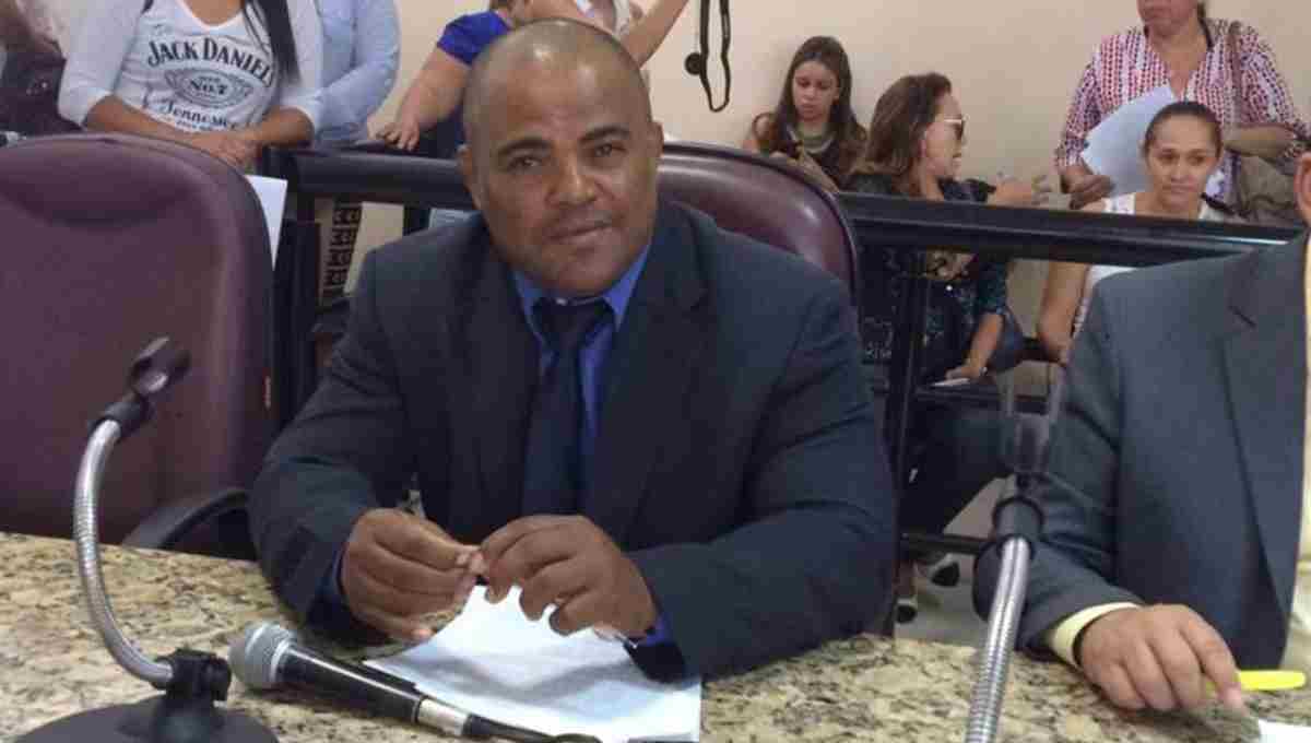 Júnior Gás ignora especulações sobre sua vaga e prega a paz na bancada